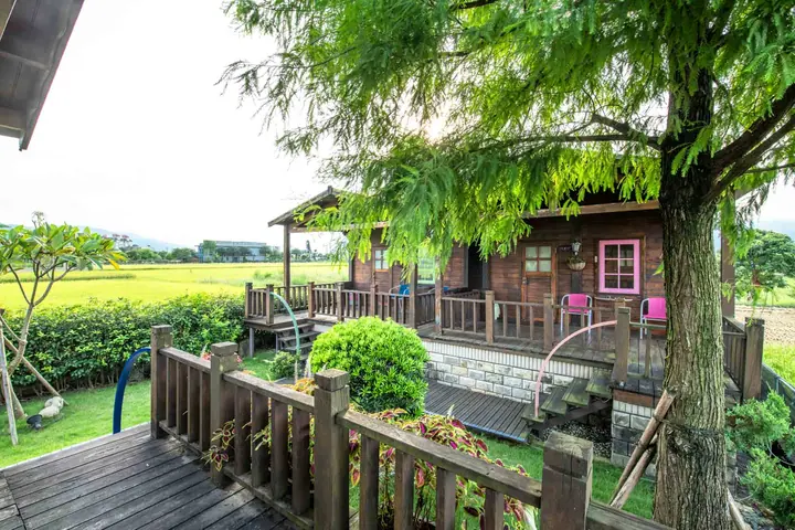 小木屋區與田野